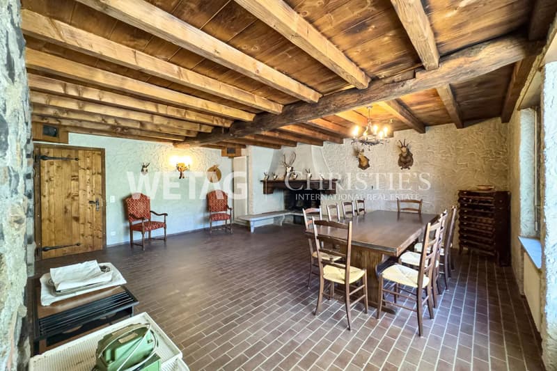 Villa rappresentativa in vendita a Lugano-Comano, con piscina esterna & vista magnifica sul lago di Lugano (11)