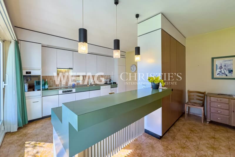 Villa rappresentativa in vendita a Lugano-Comano, con piscina esterna & vista magnifica sul lago di Lugano (8)