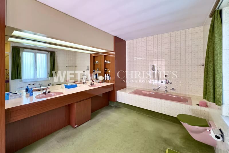 Villa rappresentativa in vendita a Lugano-Comano, con piscina esterna & vista magnifica sul lago di Lugano (10)