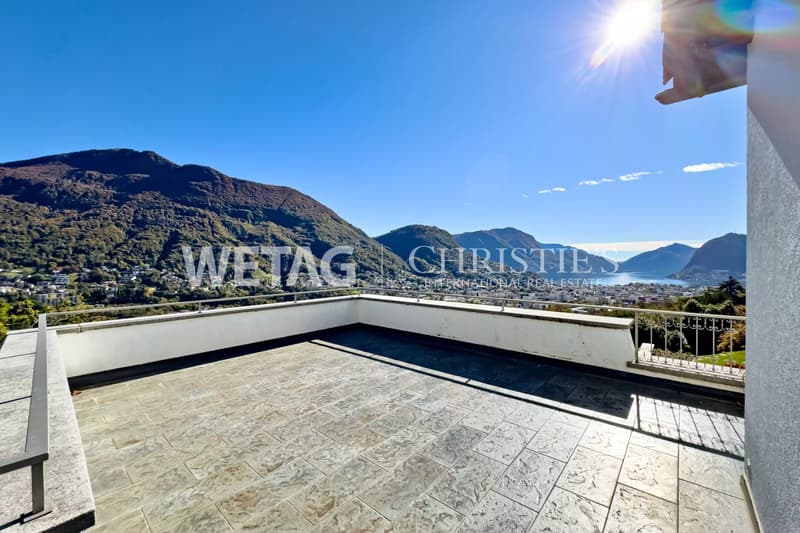 Villa rappresentativa in vendita a Lugano-Comano, con piscina esterna & vista magnifica sul lago di Lugano (13)