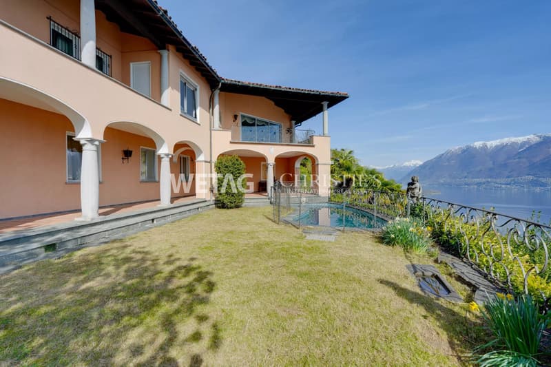 Villa mediterranea con piscina esterna & vista panoramica, ideale anche come residenza di vacanza, in vendita a Ronco sopra Ascona (11)