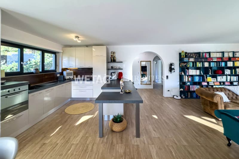Elegante casa multifamiliare con piscina esterna in posizione strategica ad Ascona in vendita (5)