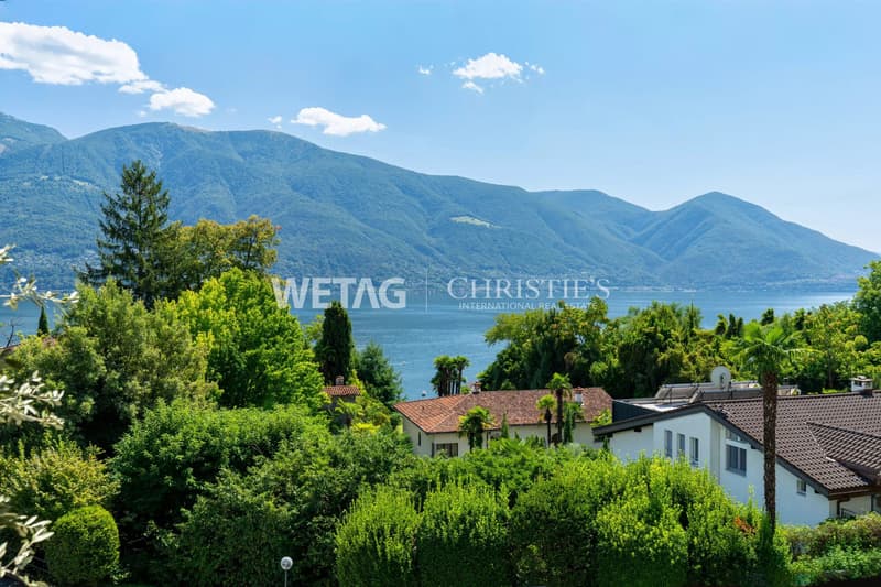 Exclusive and spacious penthouse with panoramic views of the lake in Ascona for sale (1)