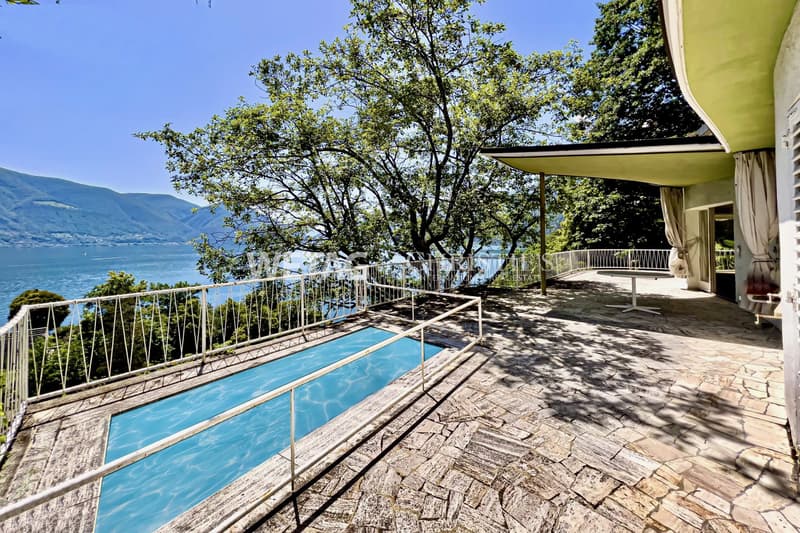 Villa da ristrutturare in posizione spettacolare con vista panoramica sul lago ad Ascona in vendita (2)