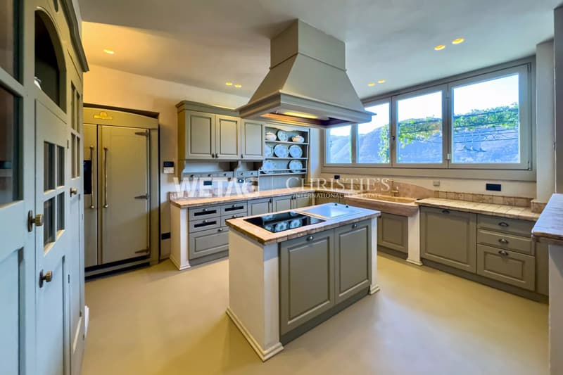 Prestigious villa for sale on the lake in Campione d'Italia, with private boat dock and two boat moorings (5)