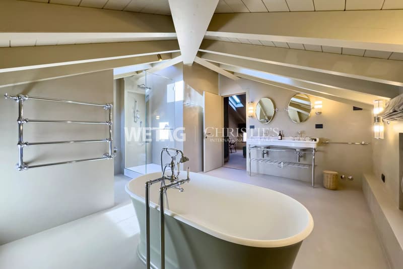 Prestigious villa for sale on the lake in Campione d'Italia, with private boat dock and two boat moorings (10)