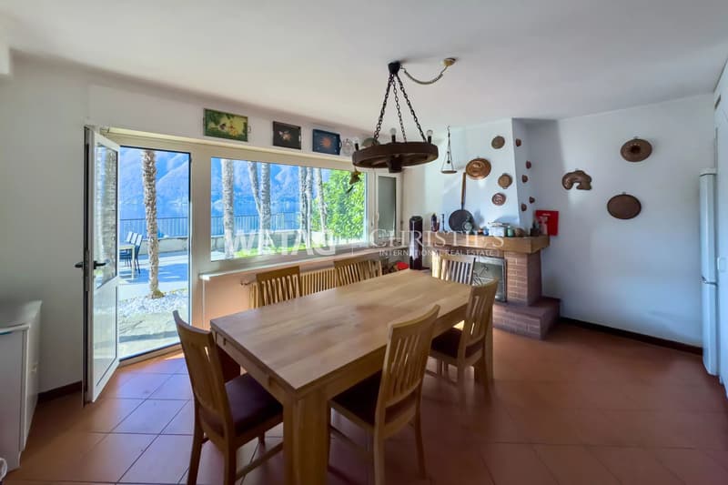 Villa esclusiva in vendita sul lungolago a Lugano-Bissone, con 2 posti barca coperti & 3 alla banchina, possibile come seconda casa (4)