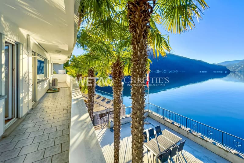 Villa esclusiva in vendita sul lungolago a Lugano-Bissone, con 2 posti barca coperti & 3 alla banchina, possibile come seconda casa (2)