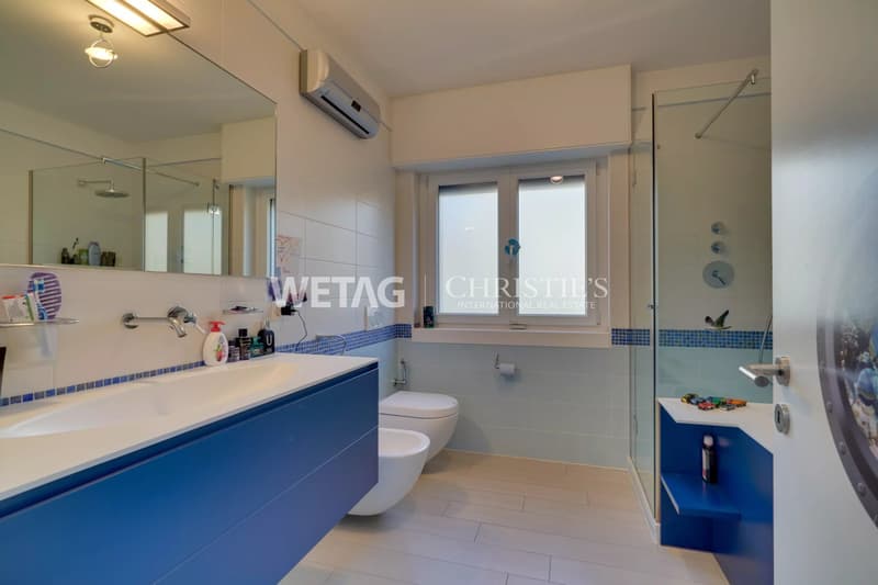Villa élégante à Lugano-Villa Luganese à vendre : Espaces généreux, jardin plat, piscine extérieure & salle de fitness (6)