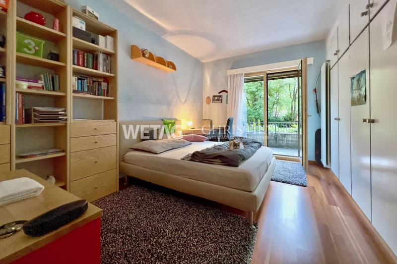 Prestigious villa surrounded by lush greenery with a spacious garden in Grono for sale (7)
