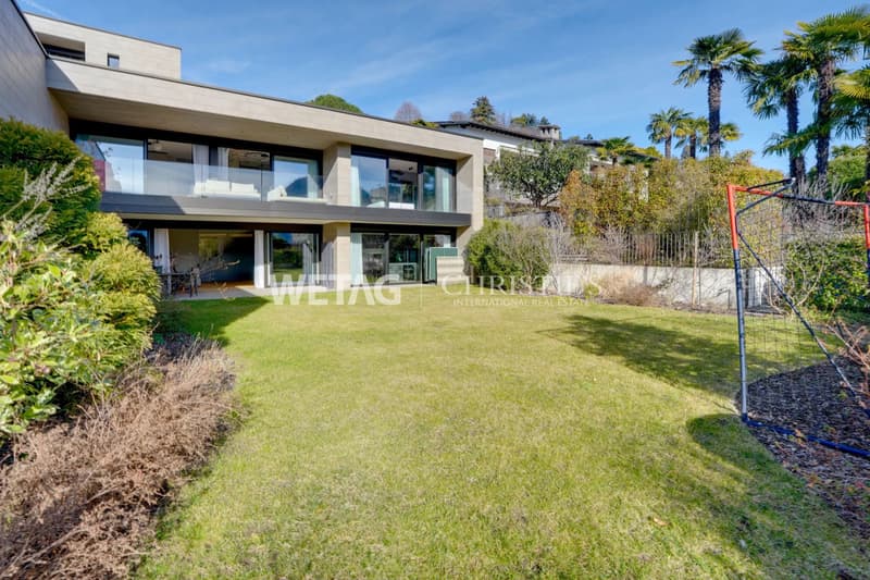 Moderne Duplexwohnung neueren Baujahrs mit grossem Privatgarten zum Verkauf in Lugano-Savosa (1)