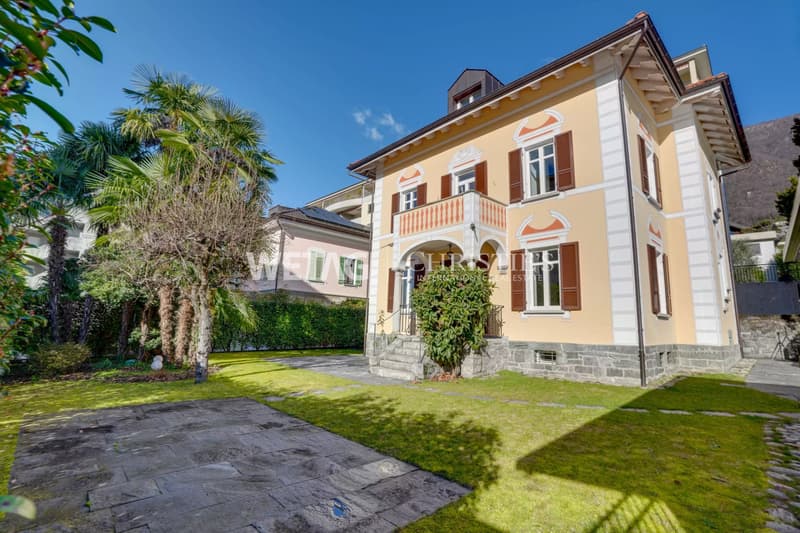 Villa storica Art Nouveau impressionante con giardino vicino al lago a Minusio in vendita (1)
