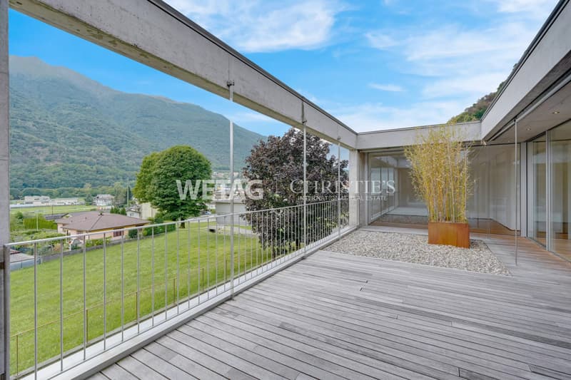 Moderne Villa mit grosszügigen Terrassen & Garten zum Verkauf in Bironico (12)