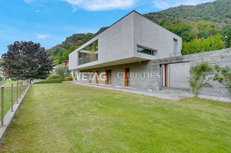 Moderne Villa mit grosszügigen Terrassen & Garten zum Verkauf in Bironico (1)