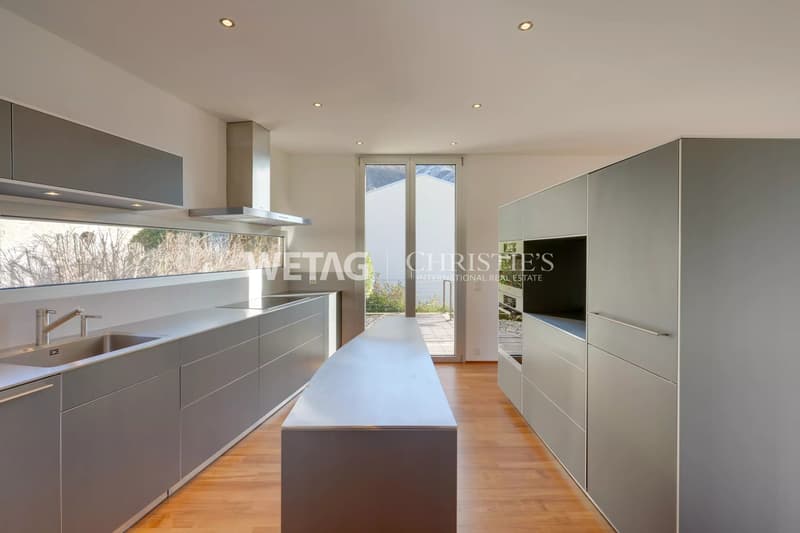Villa moderne avec terrasses spacieuses & jardin à vendre à Bironico (6)