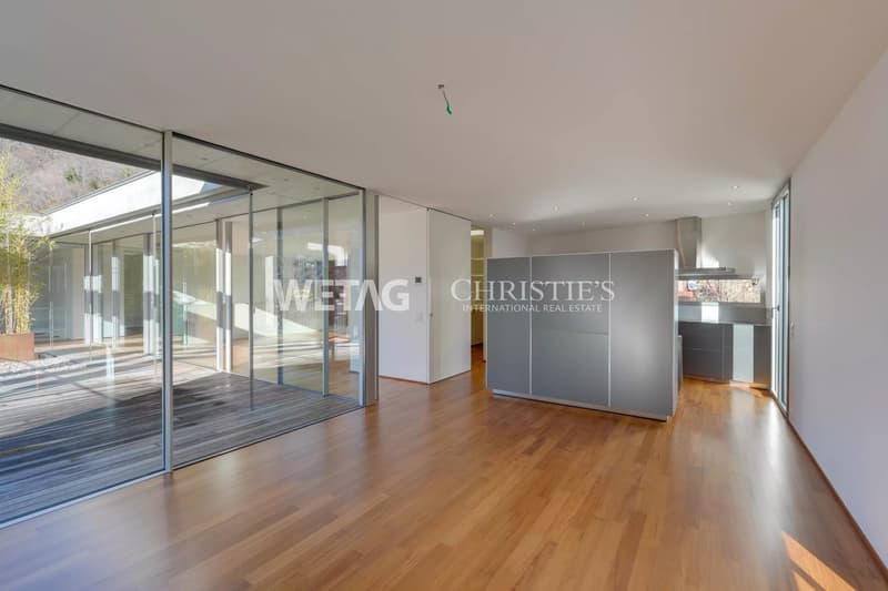 Villa moderne avec terrasses spacieuses & jardin à vendre à Bironico (5)