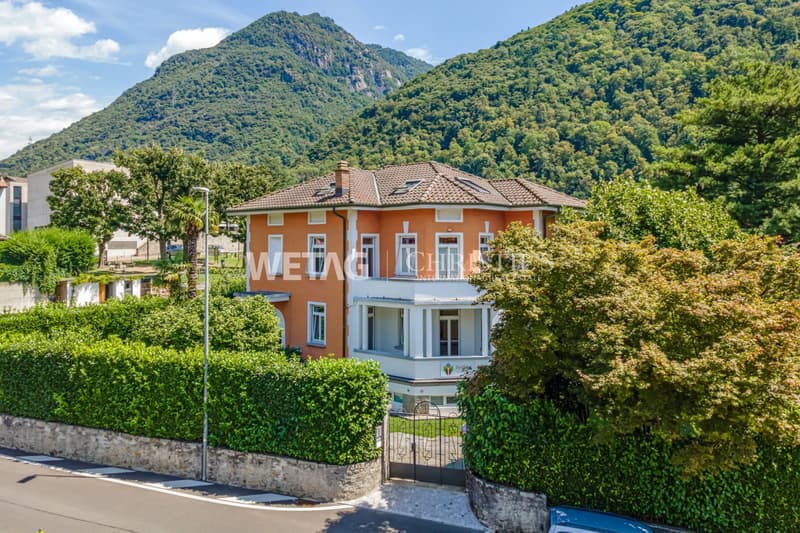 Fully renovated historic villa with large garden in Arbedo for sale (1)