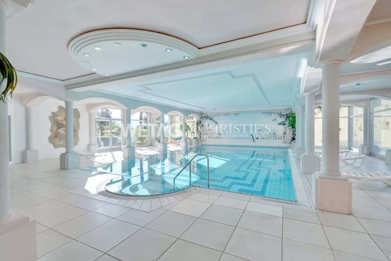 Muralto: Modern, bright apartment with large terrace & elegant glass architecture for sale (13)