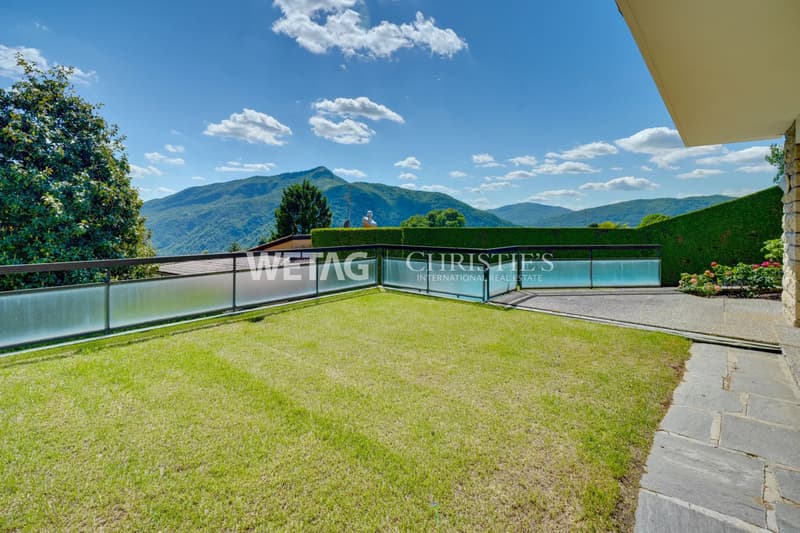 Lugano/Rovio: Villa with pool & magnificent, open view of Lake Lugano for sale, ideal also as a second home (11)