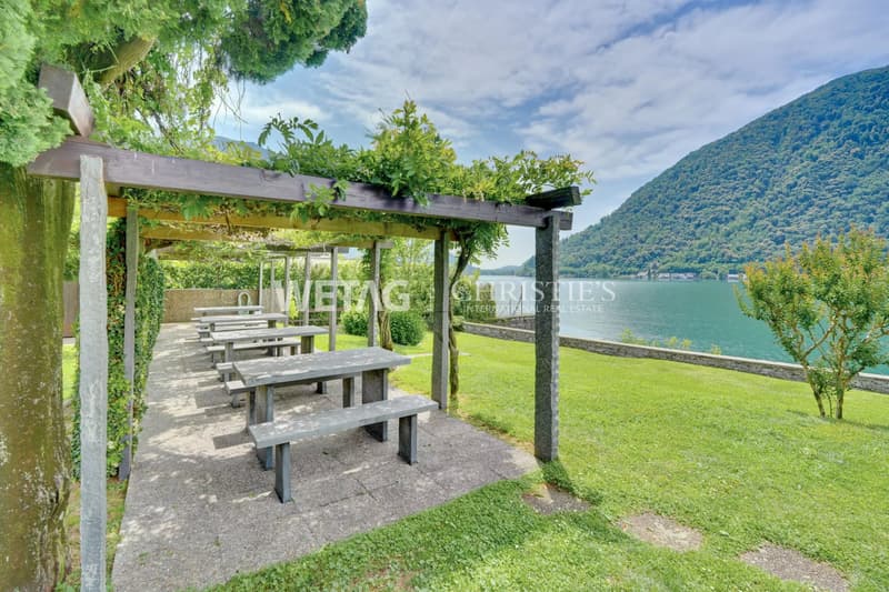 Appartamento penthouse in vendita direttamente sul lago a Lugano-Maroggia con piscina interna/esterna, posti barca e seconda casa (9)
