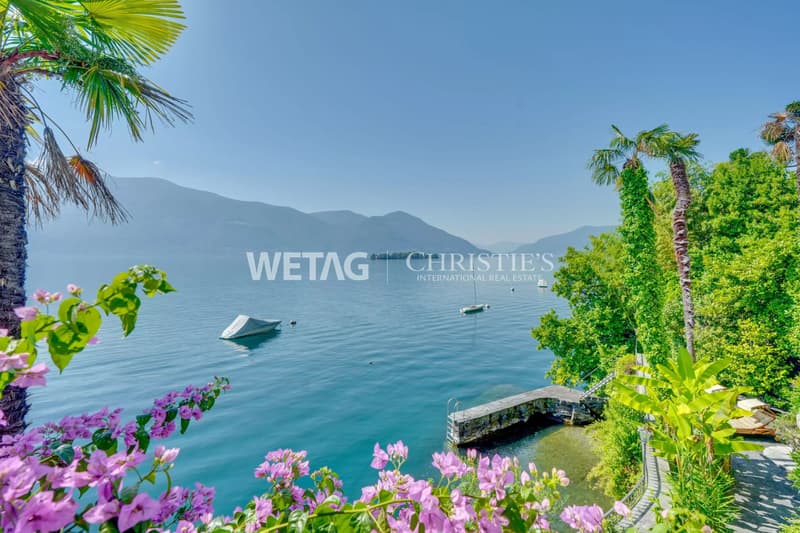 Porto Ronco: Exclusive villa in Mediterranean style directly on the lake with boat moorings, ideal also as a holiday residence for sale (1)