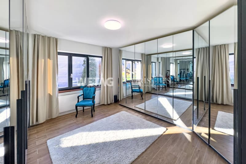 Elegante attico con terrazza spaziosa in posizione privilegiata ad Ascona in vendita (8)
