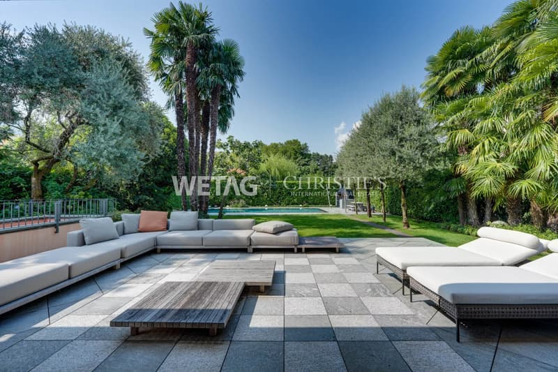 Exklusive & moderne Luxusvilla mit Aussenpool in privilegierter Lage zum Verkauf in Ascona (1)