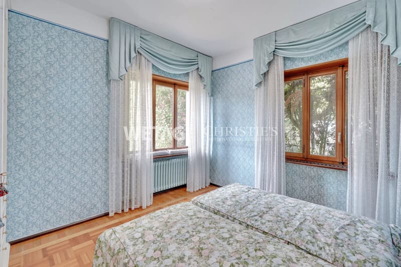 Lugano-Castel San Pietro: Elegante Villa inmitten einer grünen Oase mit Tennisplatz zu verkaufen ? Erstwohnsitz (5)
