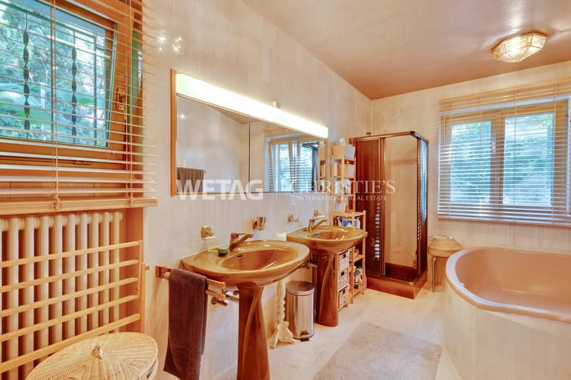 Elegante mediterrane Villa mit Swimmingpool, Poolhaus & spektakulärer Seesicht zum Verkauf in Lugano-Pugerna (8)