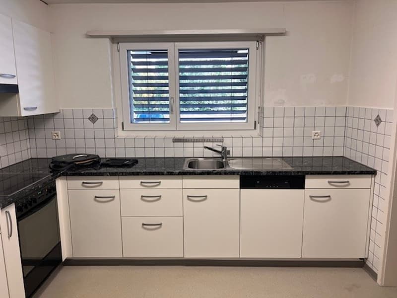 Appartement situé au centre avec balcon spacieux (3)