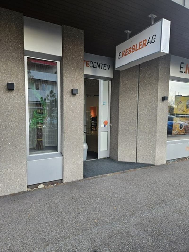 ✨Spazio commerciale rappresentativo con sale polivalenti – a soli 1 minuto dalla stazione🚉 (2)