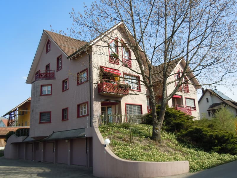 Attraktive 5.5-Zimmerwohnung an sonniger und ruhiger Lage (2)