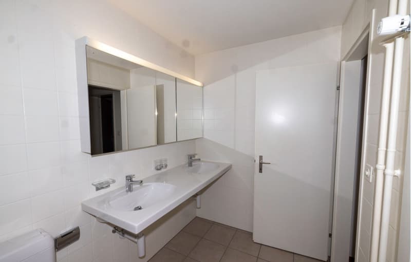 Appartamento luminoso di 4,5 locali con balcone in zona familiare (10)