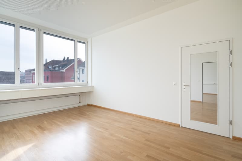 Bureaux lumineux avec charme ? Travailler dans un emplacement calme de premier choix (4)