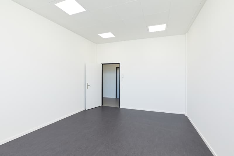 Espace de bureau moderne et lumineux dans un excellent emplacement à Allschwil (4)