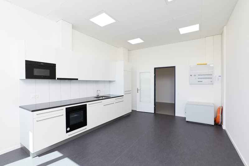 Espace de bureau moderne et lumineux dans un excellent emplacement à Allschwil (8)