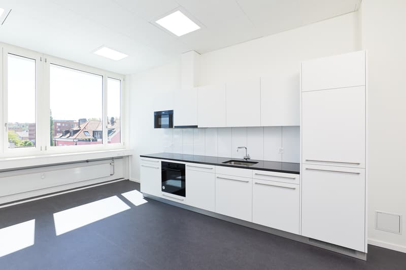 Spazio ufficio moderno e luminoso (40 m²) in una buona posizione ad Allschwil (7)