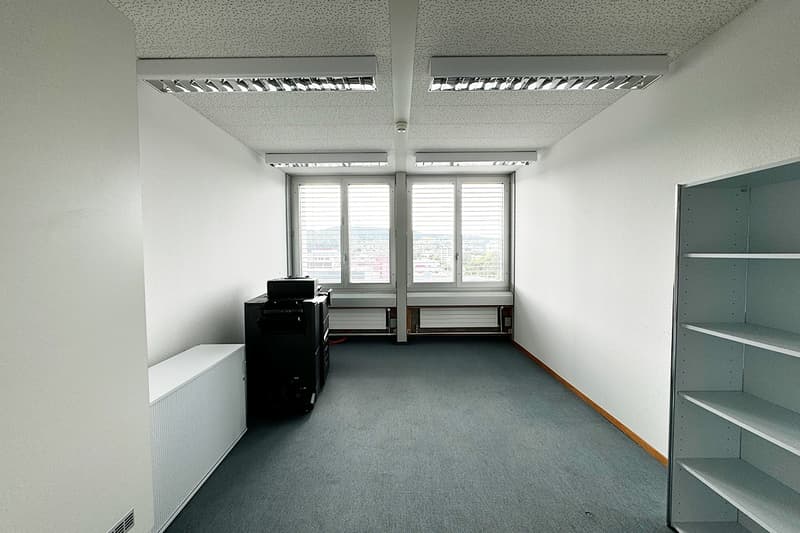 Spazio ufficio/commerciale moderno esteso sull'asse principale di Winterthur (14)