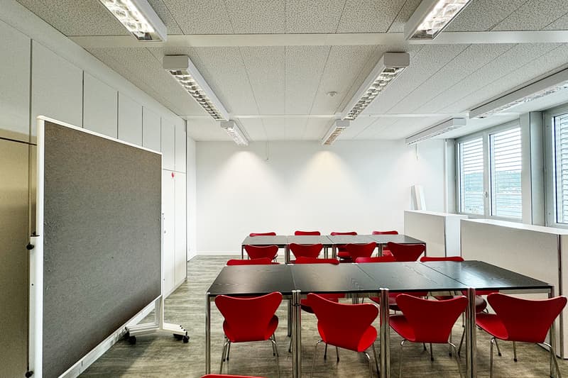 Spazio ufficio/commerciale moderno esteso sull'asse principale di Winterthur (8)