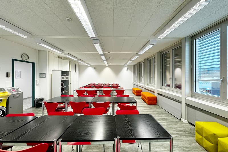 Spazio ufficio/commerciale moderno esteso sull'asse principale di Winterthur (10)