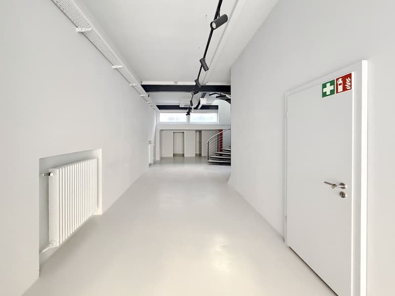 Spazi commerciali e industriali polivalenti in una posizione pedonale di prima scelta (2)