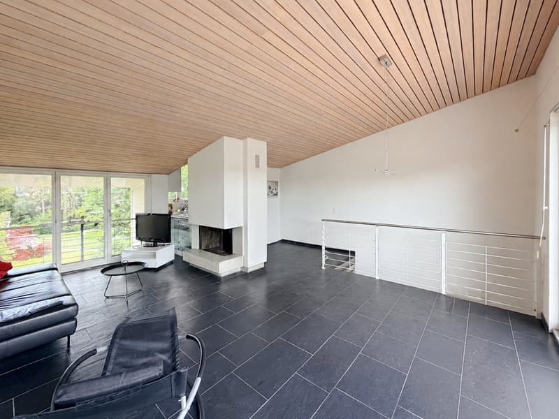 Vie urbaine : appartement-maisonnette 3,5 pièces dans un parc privé (1)