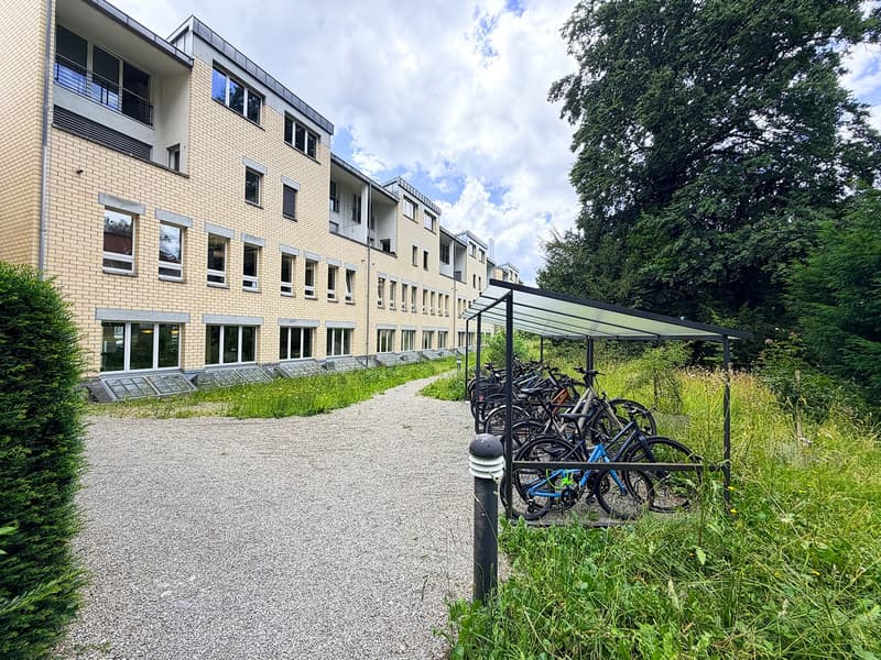 Vie urbaine : appartement-maisonnette 3,5 pièces dans un parc privé (11)