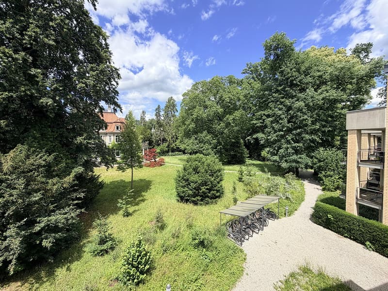Vie urbaine : appartement-maisonnette 3,5 pièces dans un parc privé (8)