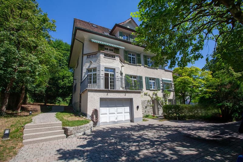 Erstvermietung: Repräsentative 4 ½-Zimmerwohnung mit eigenem Garten in historischer Zürichbergvilla (1)