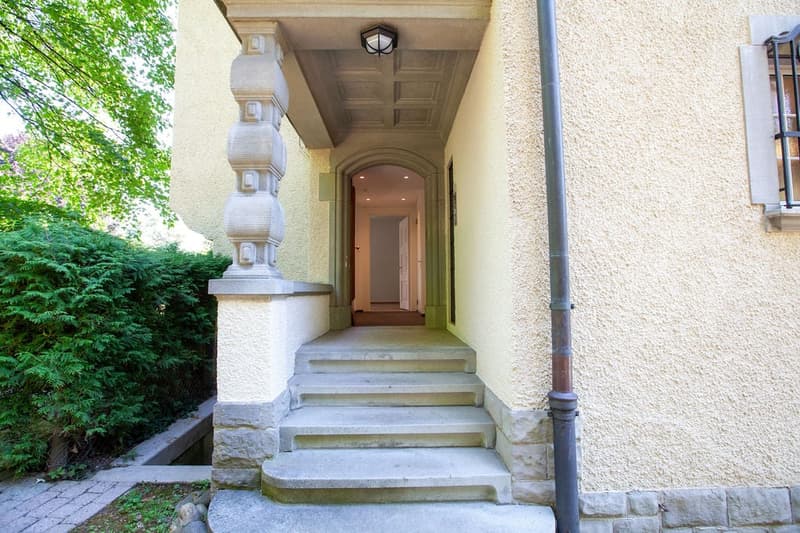 Erstvermietung: Repräsentative 4 ½-Zimmerwohnung mit eigenem Garten in historischer Zürichbergvilla (2)