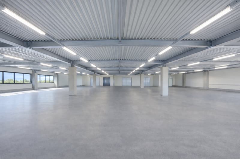Première location d'espaces commerciaux et logistiques (4)