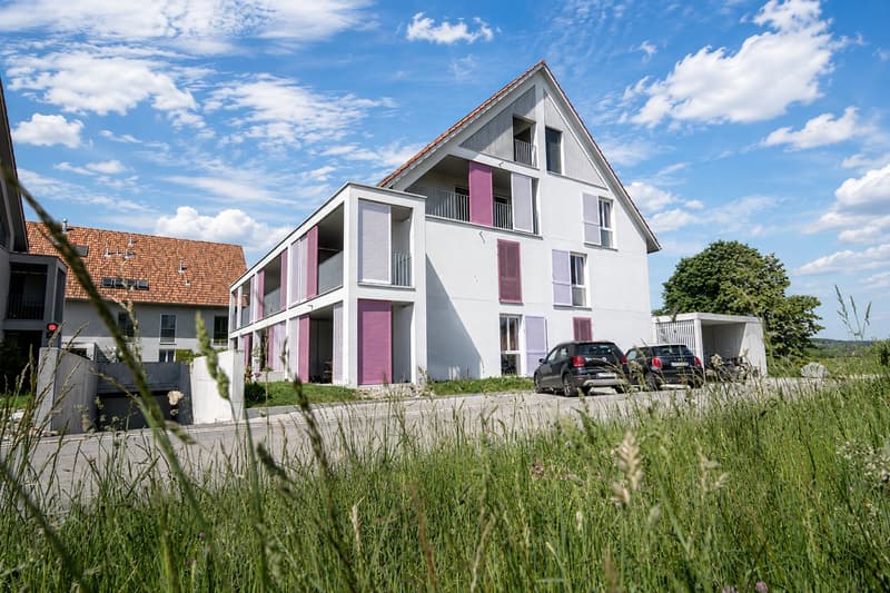 Moderne 3.5-Zimmer-Wohnung mit Balkon und Sicht ins Grüne (8)
