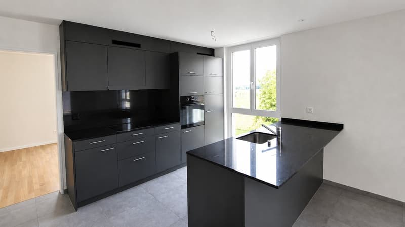 Moderne 3.5-Zimmer-Wohnung mit Balkon und Sicht ins Grüne (2)