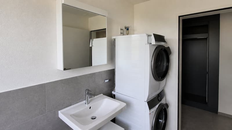 Moderne 3.5-Zimmer-Wohnung mit Balkon und Sicht ins Grüne (5)